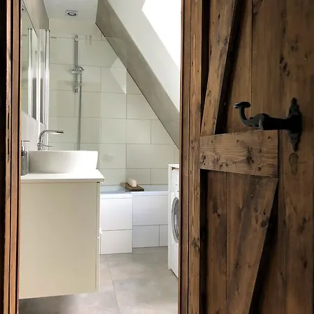 Goscinne Parkowa 2 *