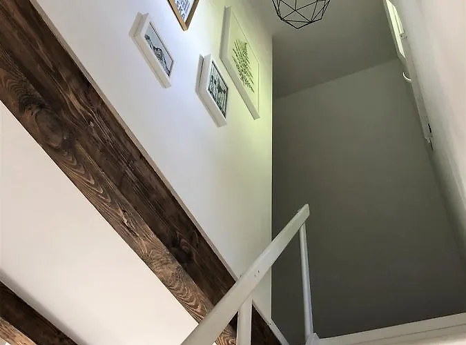 Goscinne Parkowa 2 *