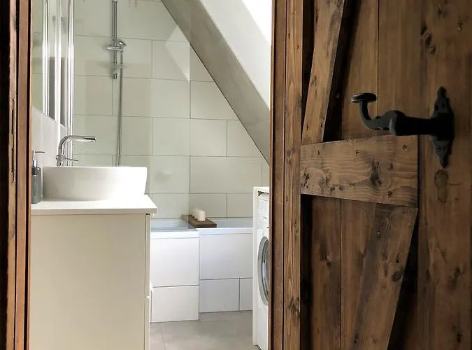 Goscinne Parkowa 2 *